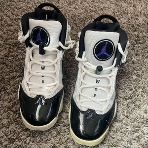 Jordan 6 rings, black & white, size 6.5y/women’s 8